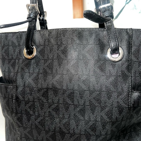 Large Michael Kors Tote - Picture 5 of 10